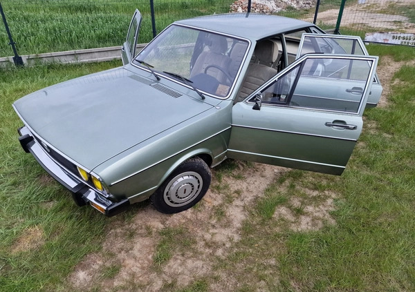 Volkswagen Passat cena 25900 przebieg: 78574, rok produkcji 1977 z Gniezno małe 529